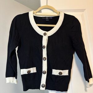 Forever 21 Women's Elegant Knit Cardigan Black and White, Size M, Pre-owned.